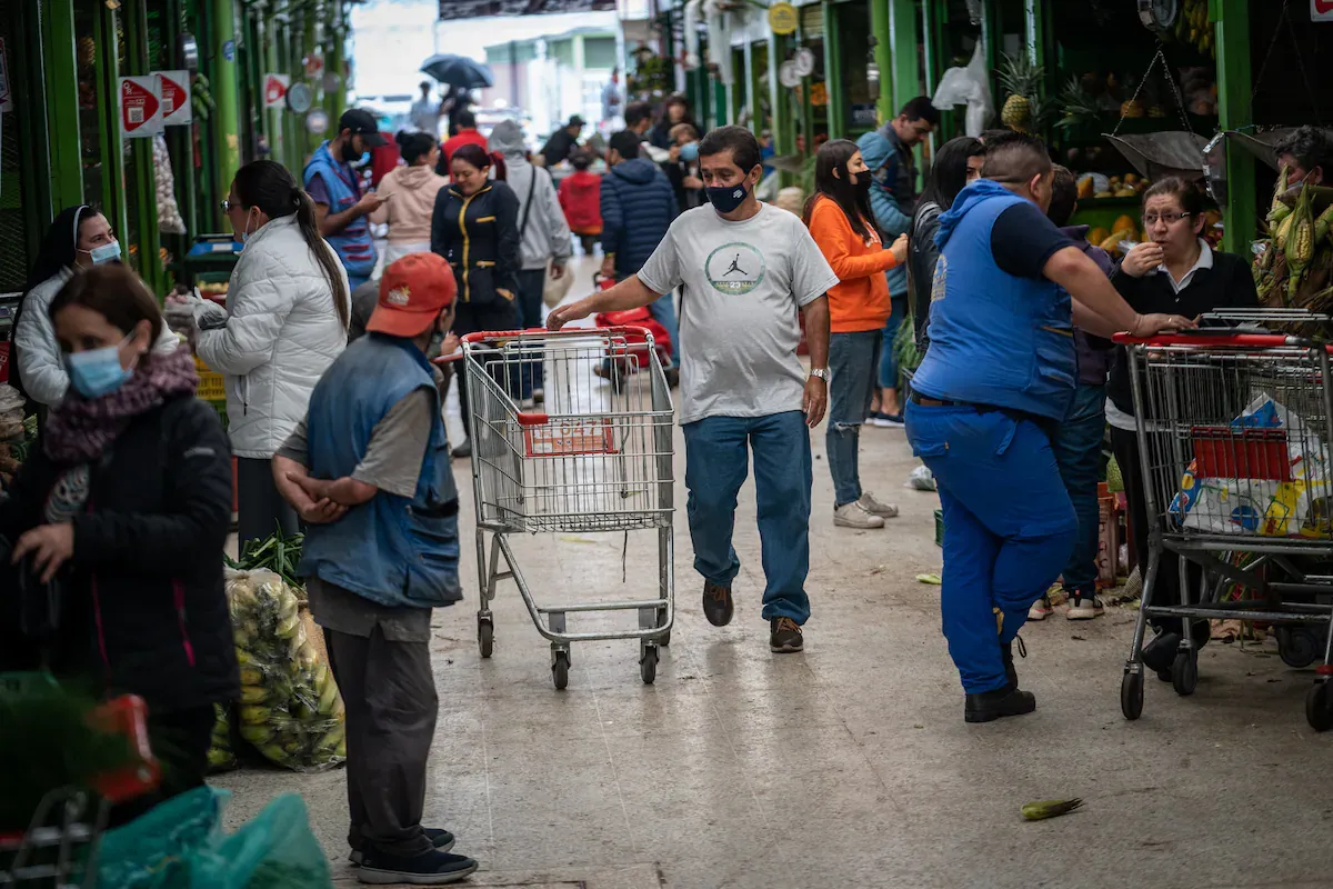 El desajuste fiscal heredado de la pandemia marca la campaña presidencial en Colombia
