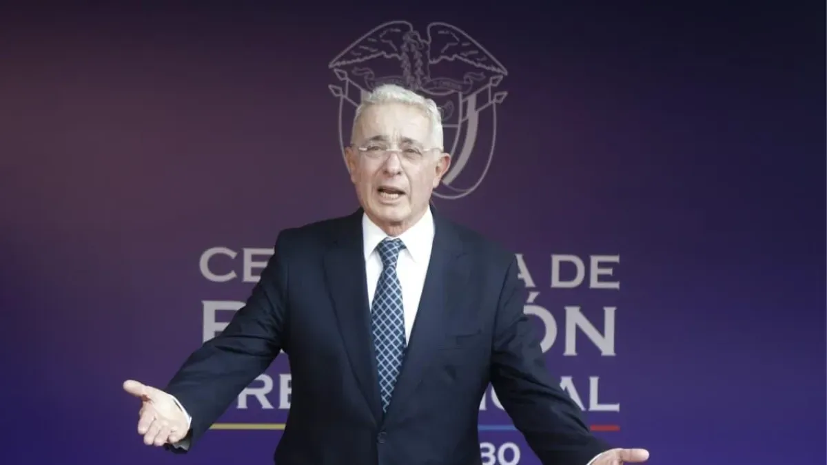 El expresidente Álvaro Uribe asiste a la posesión de Abelardo De La Espriella en Cali