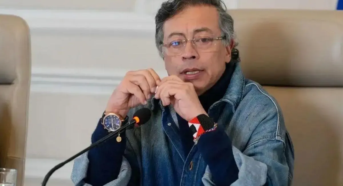 Petro cuestiona el estatuto antiterrorista de De La Espriella y advierte al Pacto Histórico