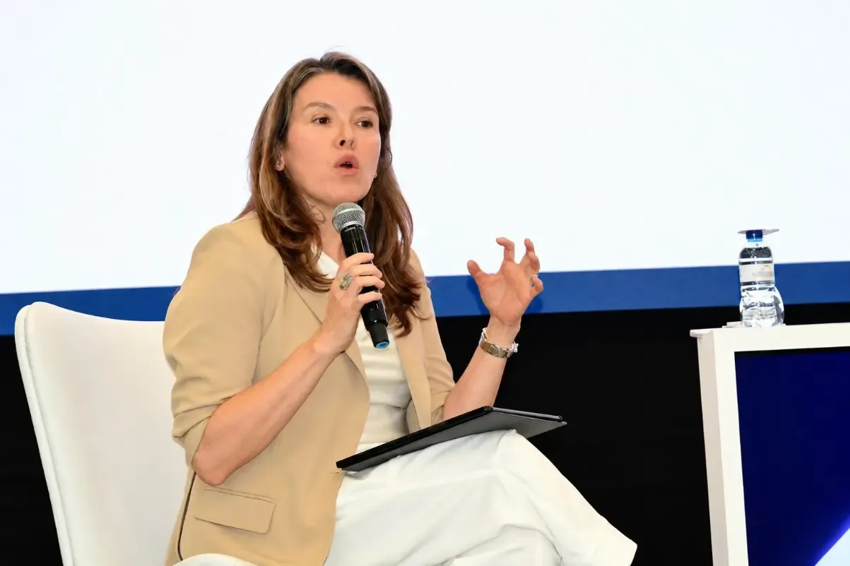 Analista colombiana advierte que el gobierno reduce su autonomía frente a Estados Unidos