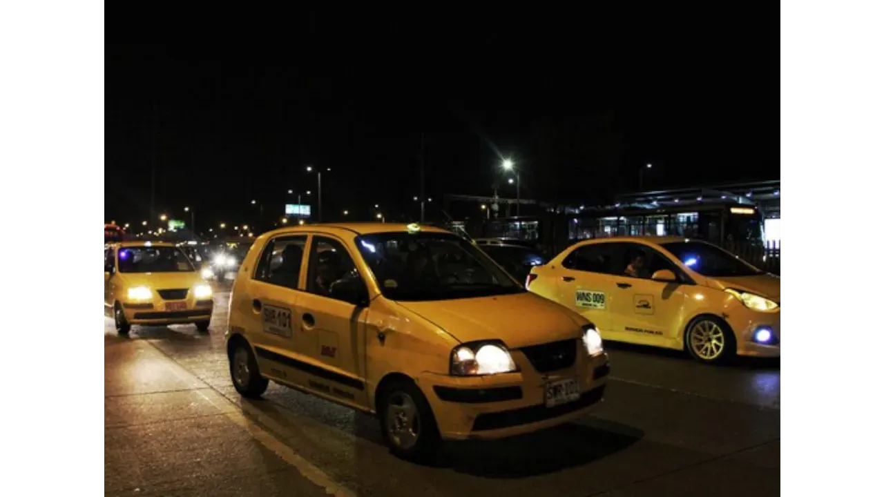 El Gobierno expide el Decreto 1001 de 2026 y moderniza las reglas del servicio de taxis