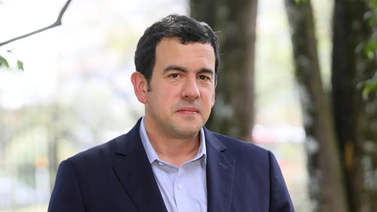 Ministro del Interior congela nuevos contratos, prórrogas y nombramientos en el Ministerio