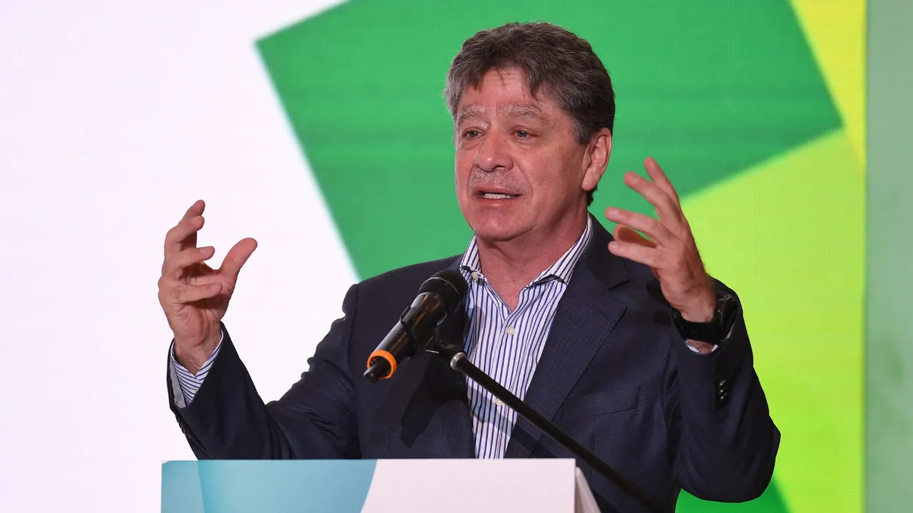 Bruce Mac Master renuncia a la presidencia de la ANDI y se abre reacción gremial y gubernamental