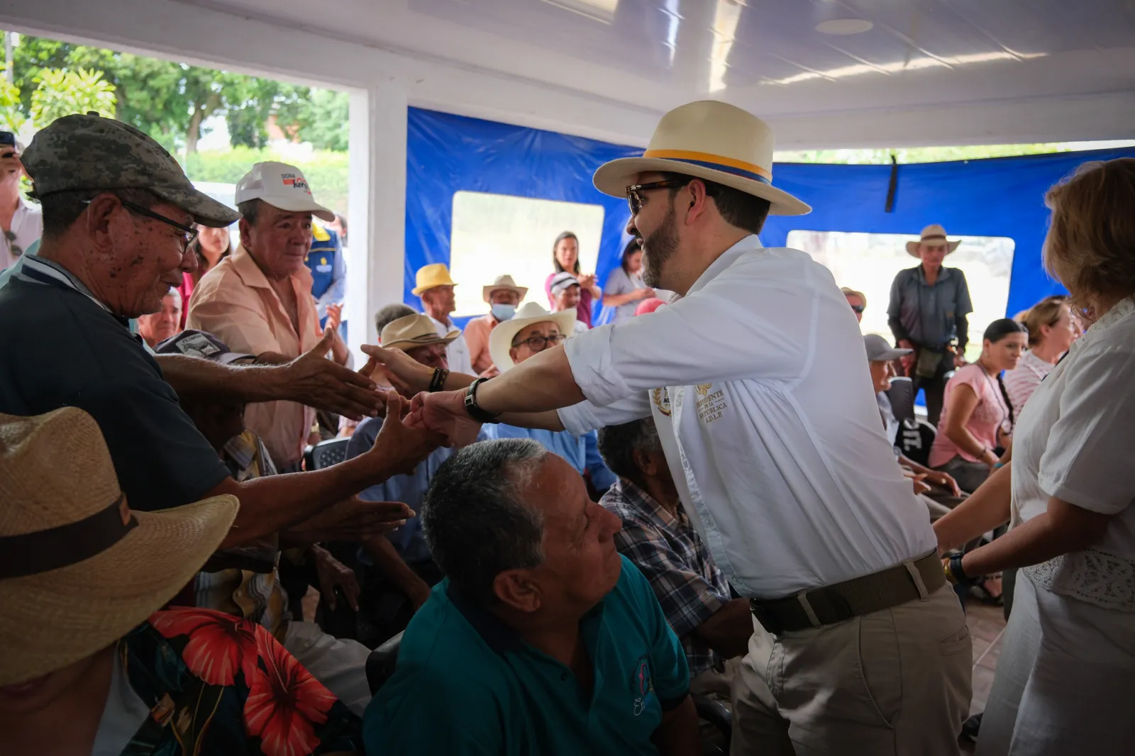 Abelardo de la Espriella destina su primer salario presidencial a dos hogares geriátricos en Quimbaya