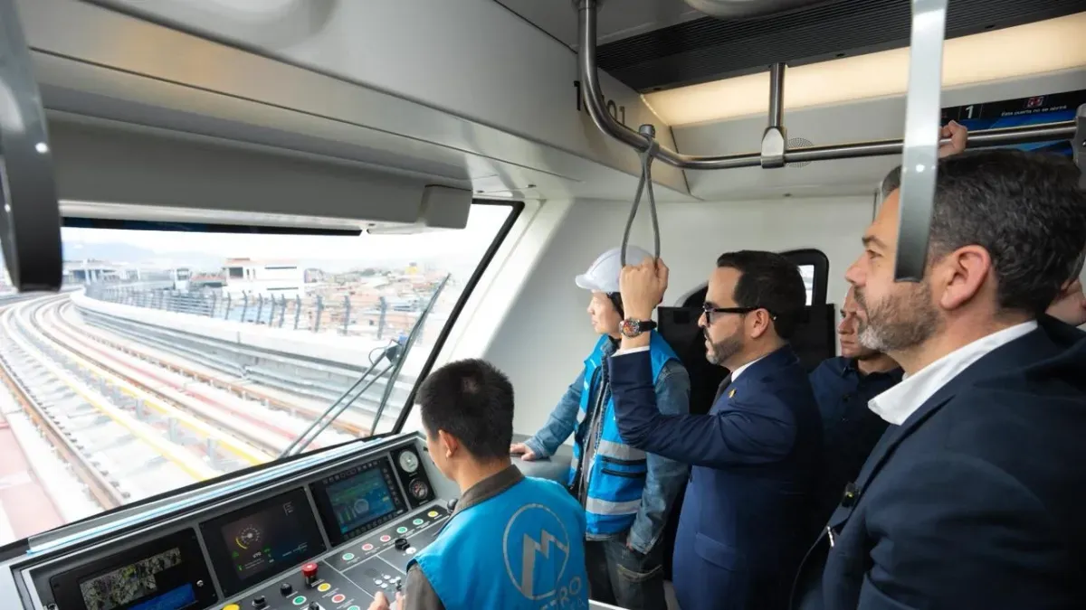 El presidente Abelardo de la Espriella se subió al metro de Bogotá y respaldó la construcción de las líneas 2, 3 y 4