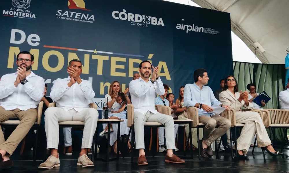 De La Espriella inauguró la ruta aérea Montería–Ciudad de Panamá y propuso una conexión con Miami