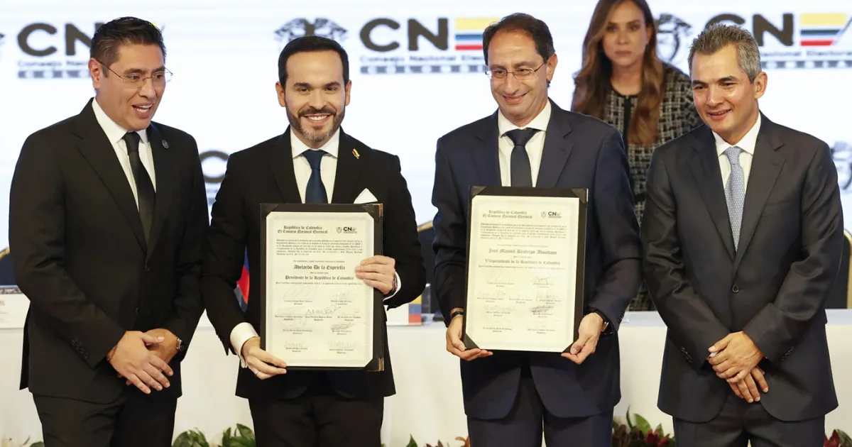 Abelardo de la Espriella muestra sus credenciales como presidente electo y habla de reconstrucción