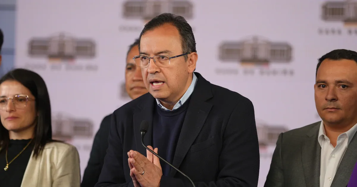 Embajador de Colombia en Francia cuestiona decisiones “anti-bogotanas” atribuidas a De la Espriella