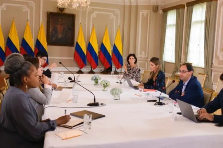 Empalme entre De la Espriella y el Gobierno de Petro: la ley obliga, pero la política divide