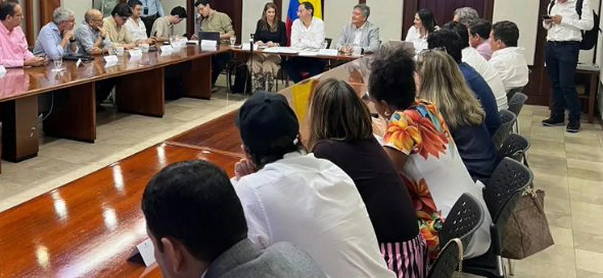 Gobierno y empresarios del Valle del Cauca buscan reactivar la economía tras el sismo
