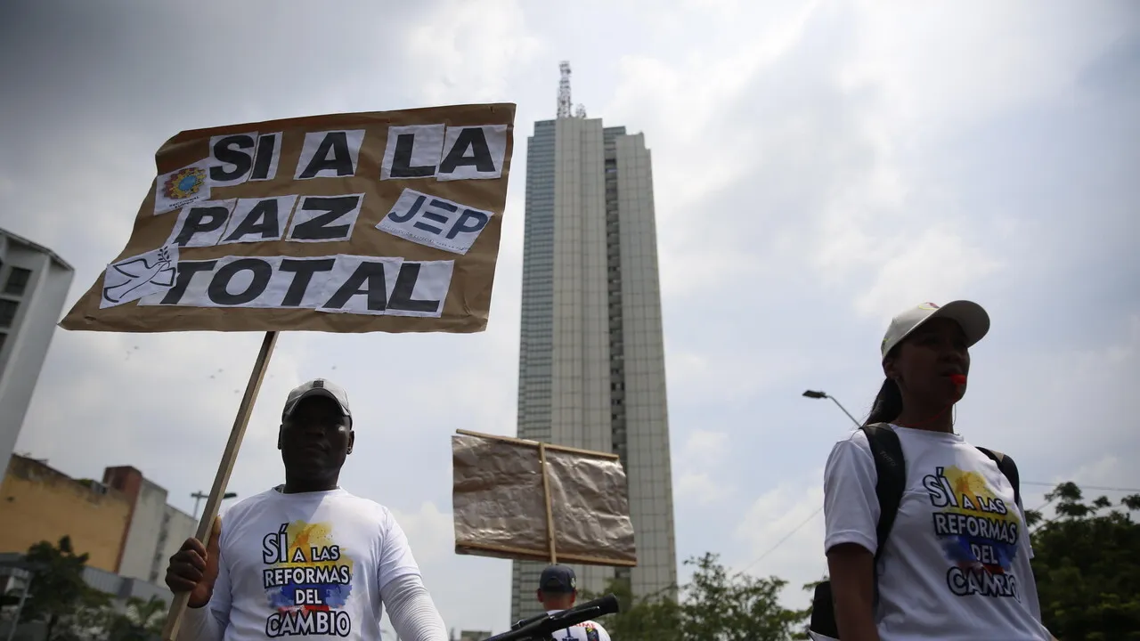 De la Espriella anuncia el fin de la política de paz total al asumir la presidencia