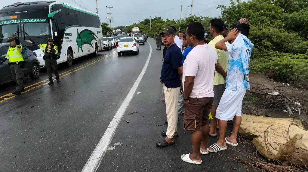 De La Espriella ordena despejar la vía Barranquilla–Santa Marta y anuncia un nuevo transformador