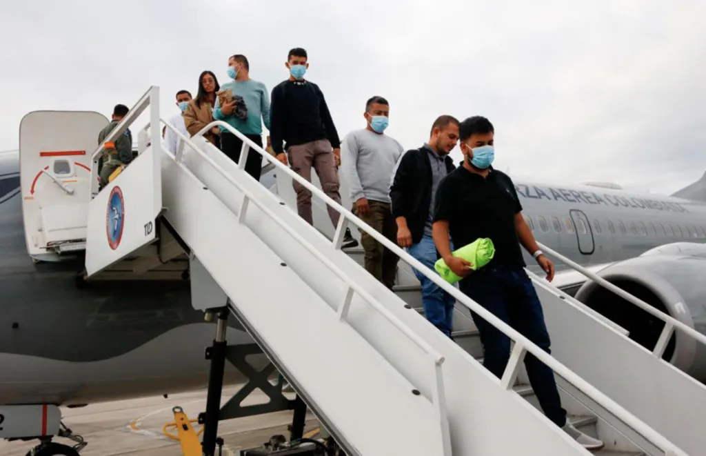 El Gobierno de Colombia ha repatriado en 2026 a más de 7.500 colombianos deportados de Estados Unidos
