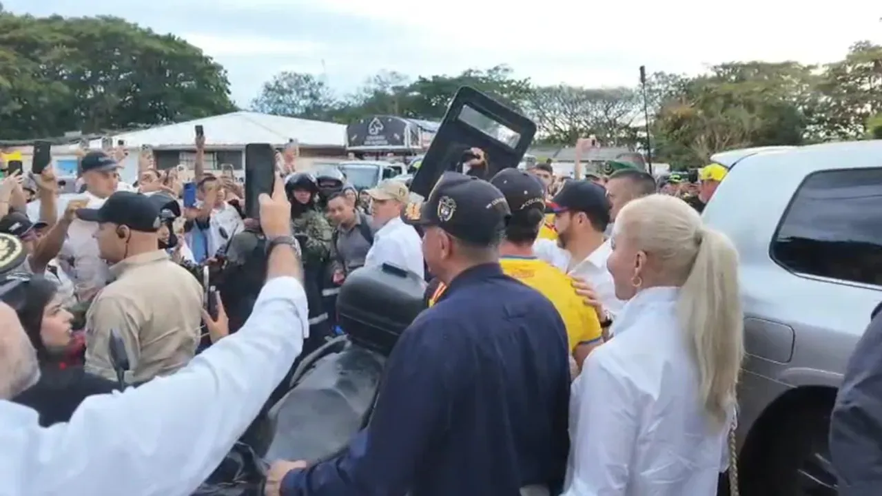 Presidente De La Espriella recorre Toro y San Pacho tras emergencia en el Valle del Cauca