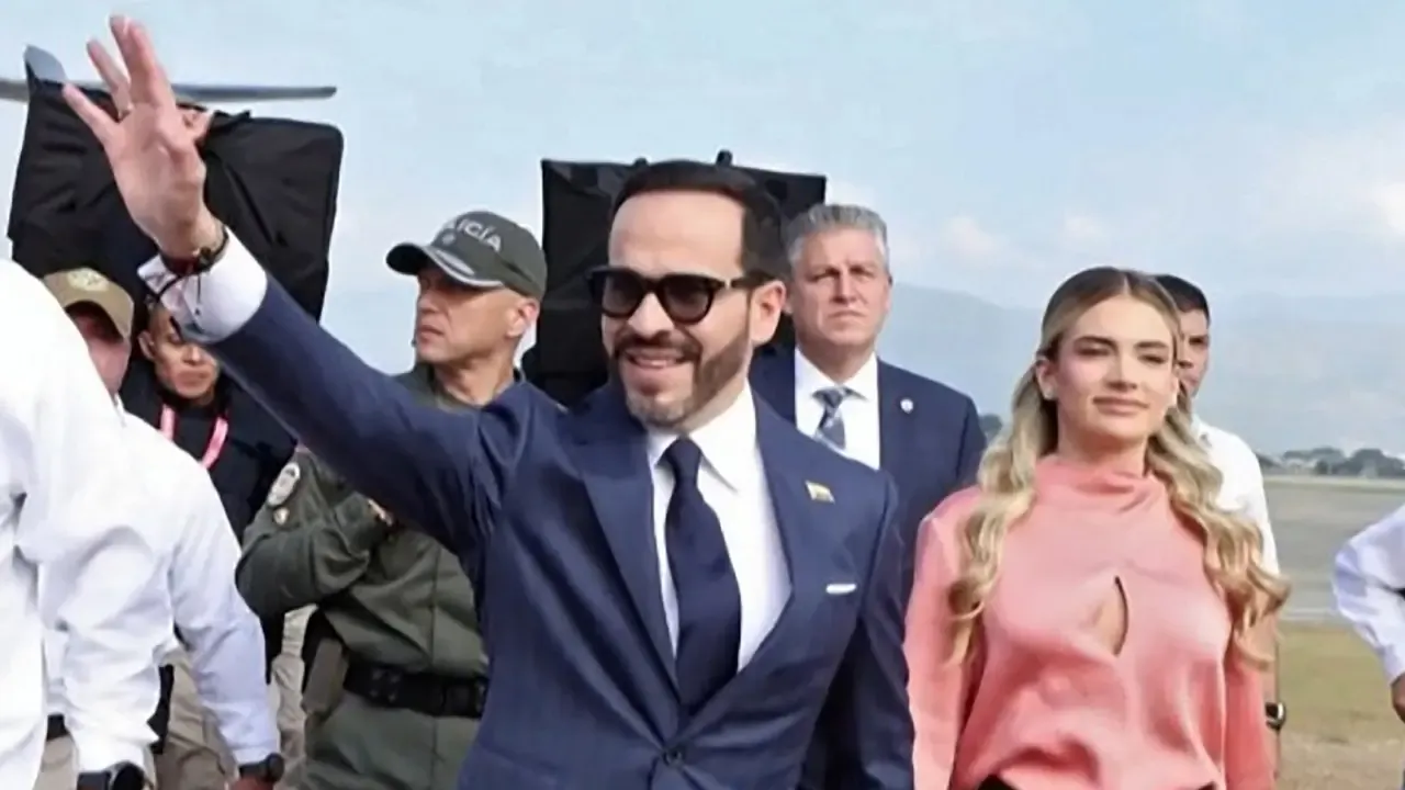 Abelardo De La Espriella cierra la Feria de las Flores en el Desfile de Silleteros