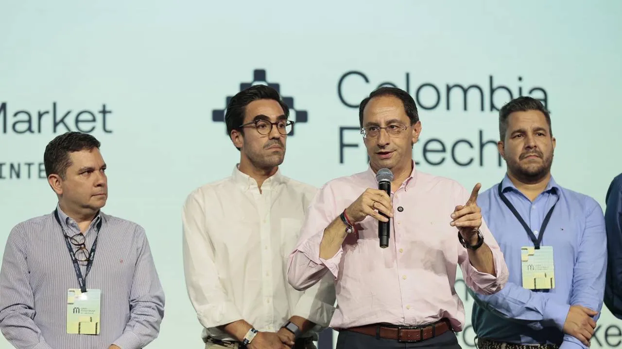 Vicepresidente Restrepo cuestiona el “gota a gota” y pone a las fintech como eje de la inclusión financiera