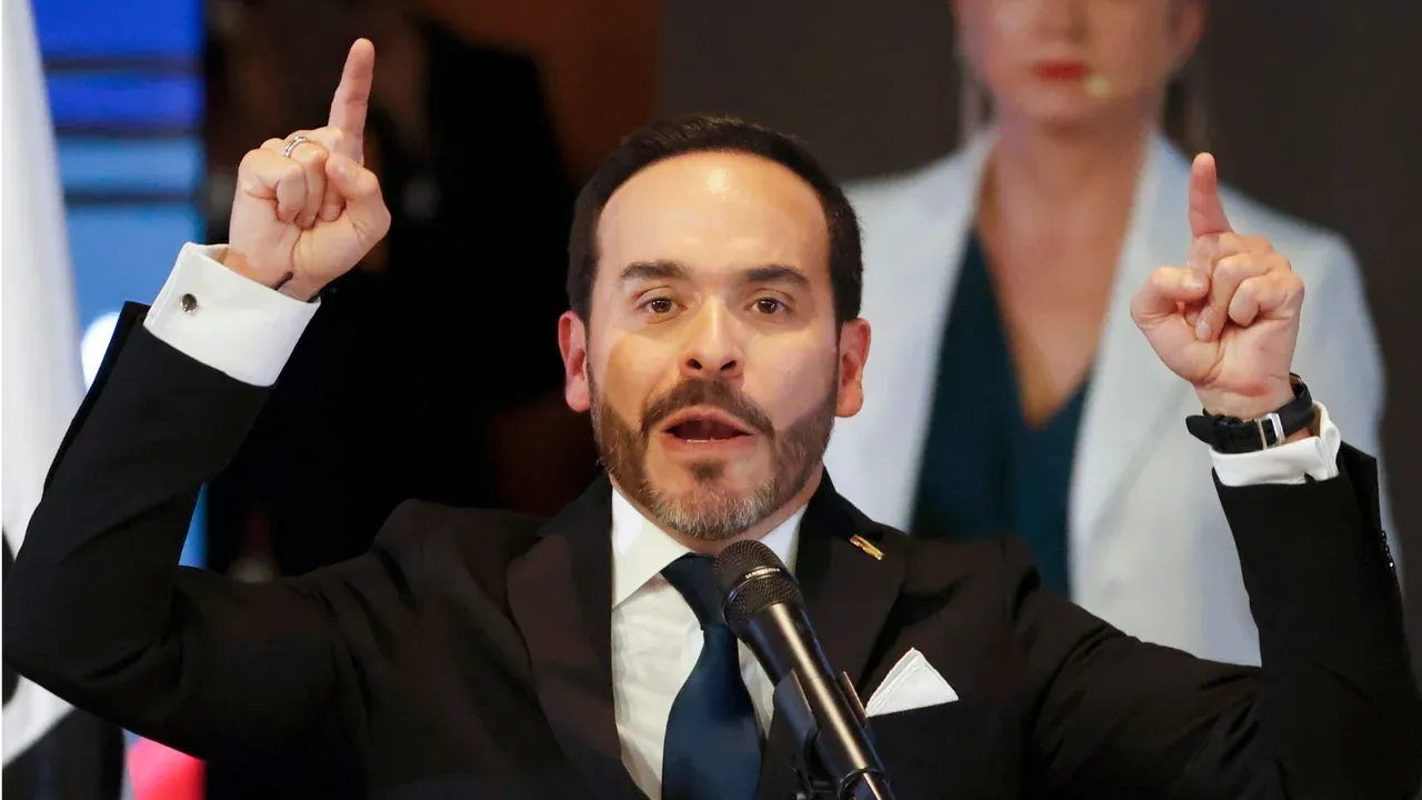 Así es la tarjeta de invitación a la posesión de Abelardo De La Espriella como presidente de Colombia
