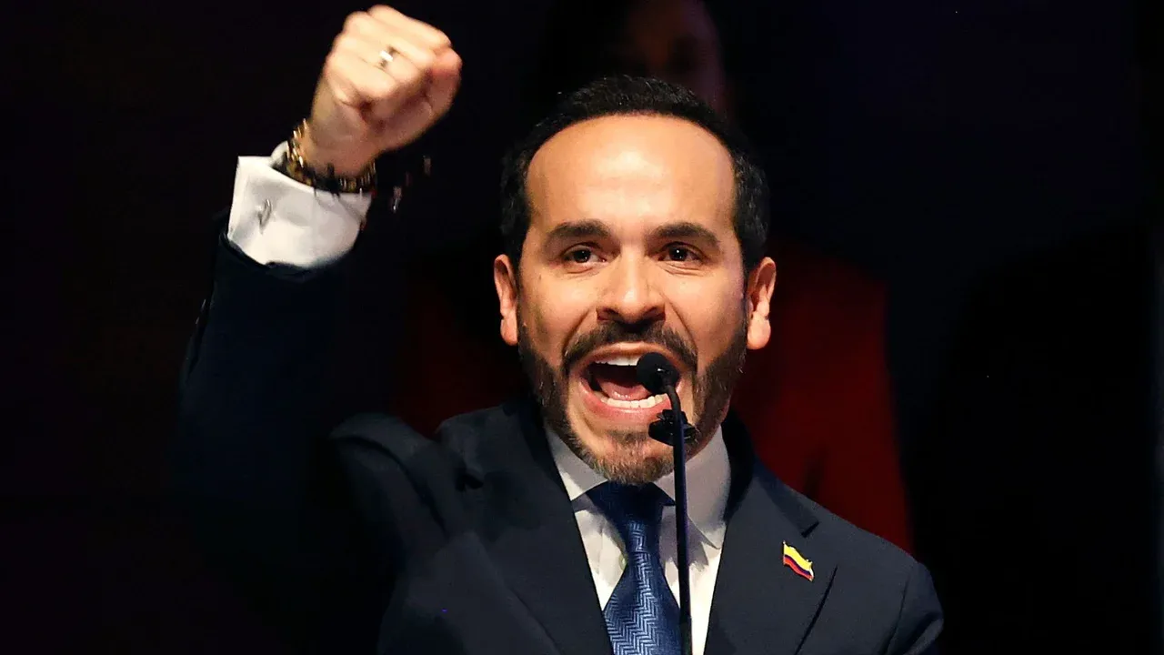 La banda presidencial que portaría Abelardo De La Espriella está hecha a mano en oro