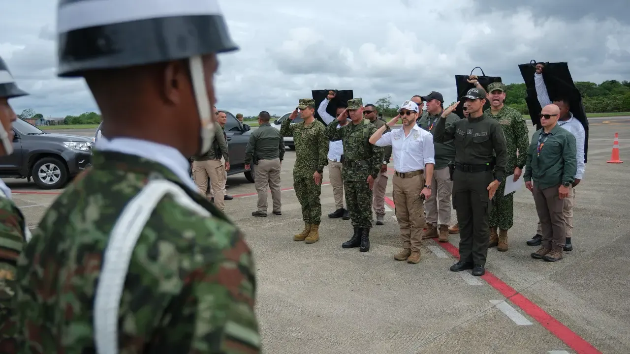 De la Espriella anuncia 14 medidas y un paquete de obras para reconstruir el Chocó