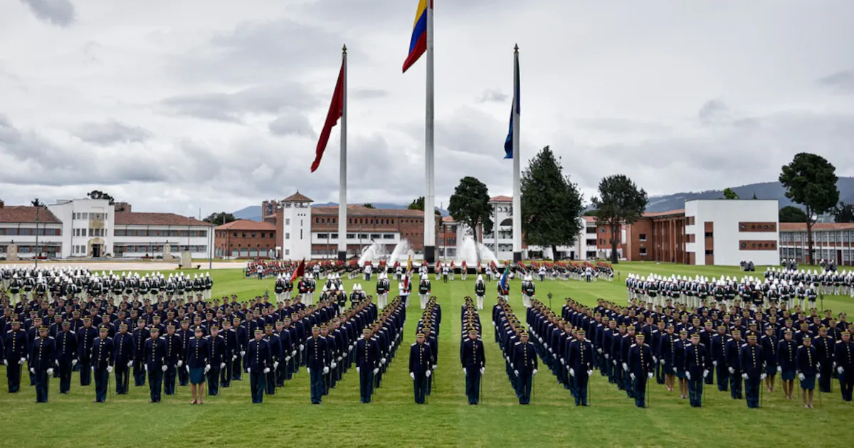 Junta de generales en el Cantón Norte define los primeros relevos de la cúpula militar en el gobierno de Abelardo de la Espriella
