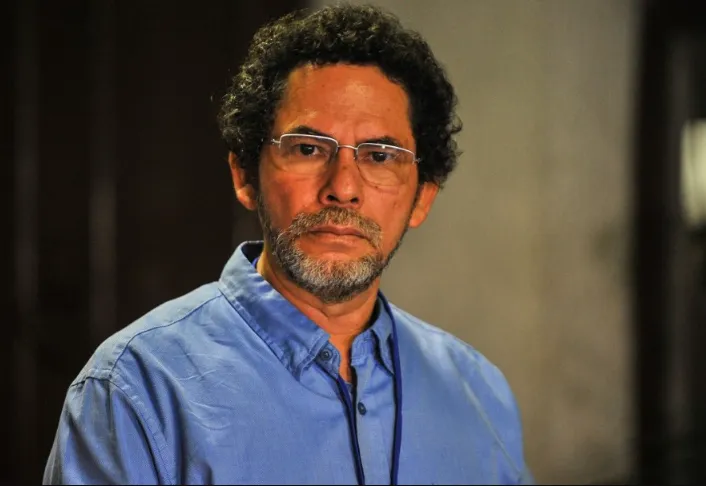Pastor Alape descarta un exilio de los firmantes de paz ante la posesión de De la Espriella