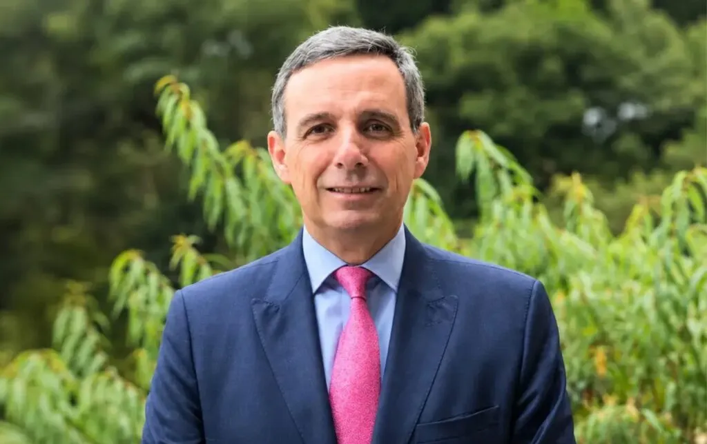 Designado ministro de Hacienda anuncia congelamiento del gasto y una restructuración de ministerios desde agosto