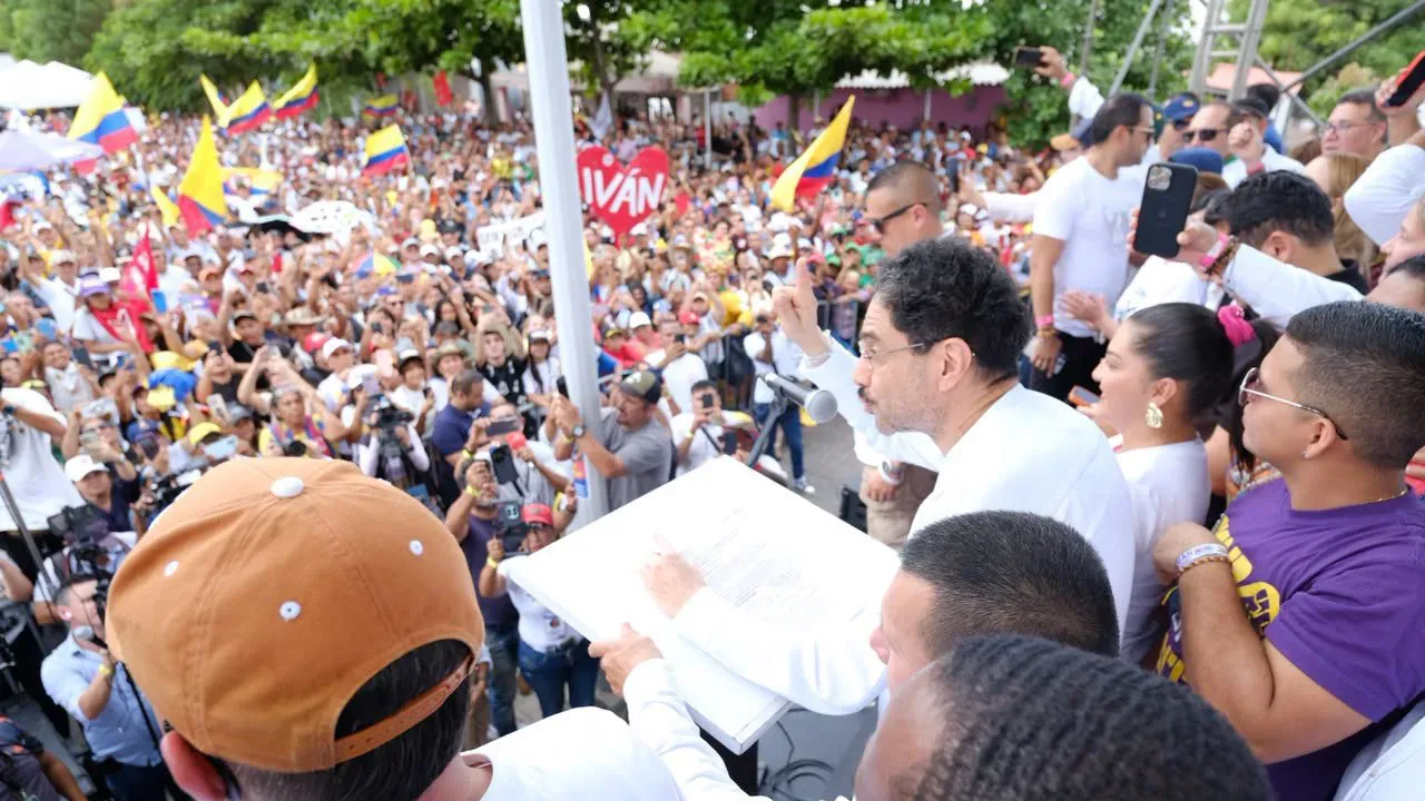 Iván Cepeda anuncia un gobierno alterno para vigilar a De La Espriella desde el primer día