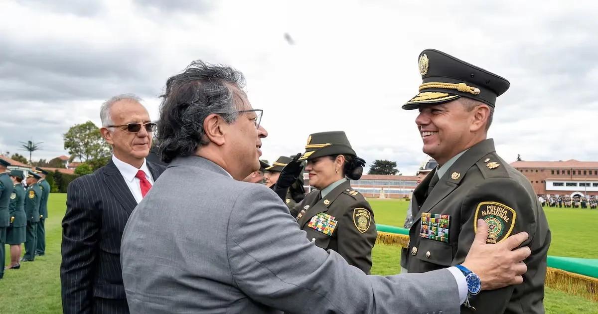 General retirado en medio de un presunto complot contra el presidente solicita su reintegro a la Policía