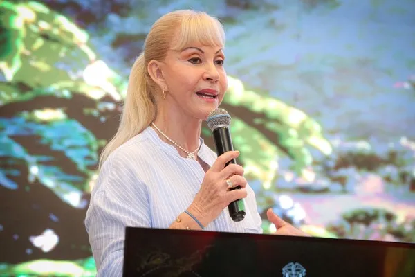 Gobernadora del Valle destaca compromiso de Abelardo de la Espriella con batallón de Jamundí