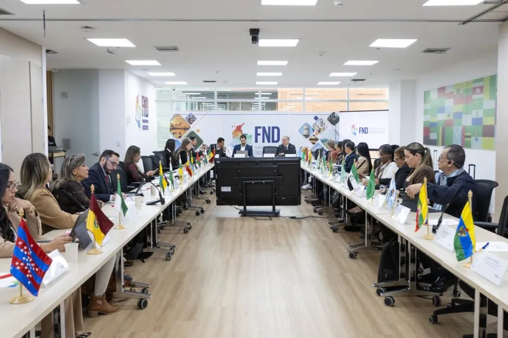 Gobernadores de Colombia le dan la bienvenida al próximo ministro del Interior, Rodrigo Lara Restrepo