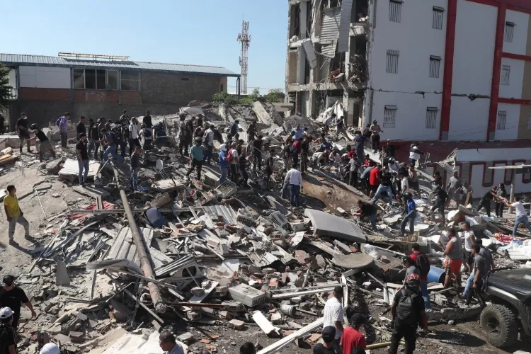 Gobierno declara emergencia económica en 15 departamentos tras terremoto de 7,4 y activa el Decreto 1261