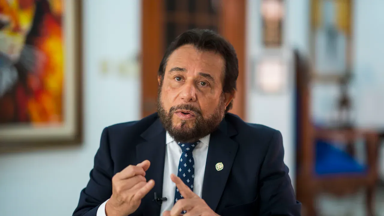 Gobierno de Bukele se ofrece a asesorar a De La Espriella en la construcción de megacárceles en Colombia