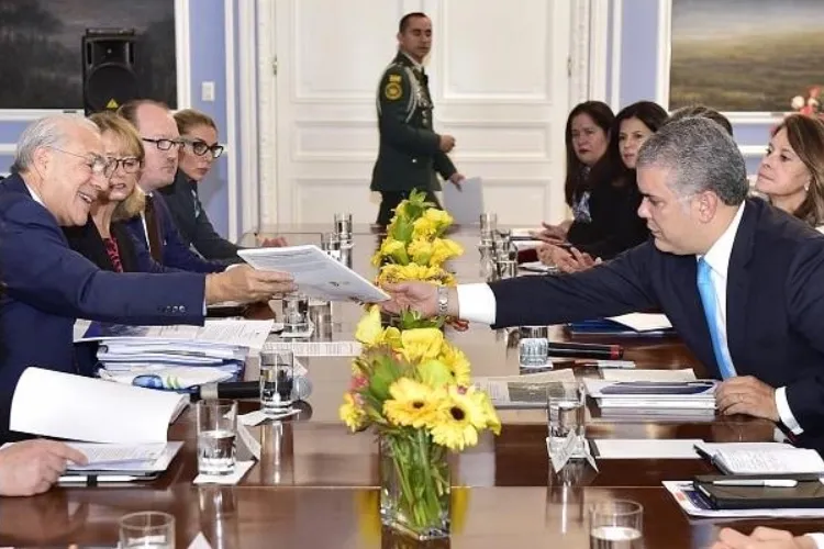 Gobierno de De la Espriella asegura apoyo internacional para empleo y recaudo tributario