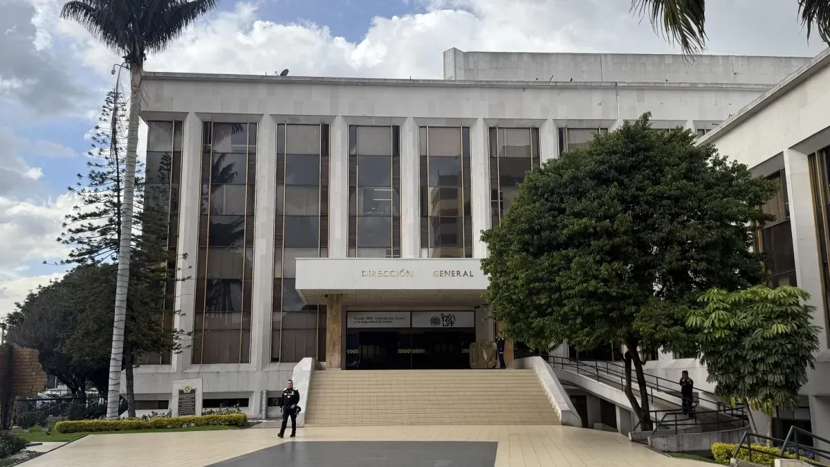 El gobierno de La Espriella reincorpora a tres coroneles con experiencia en inteligencia a la Policía
