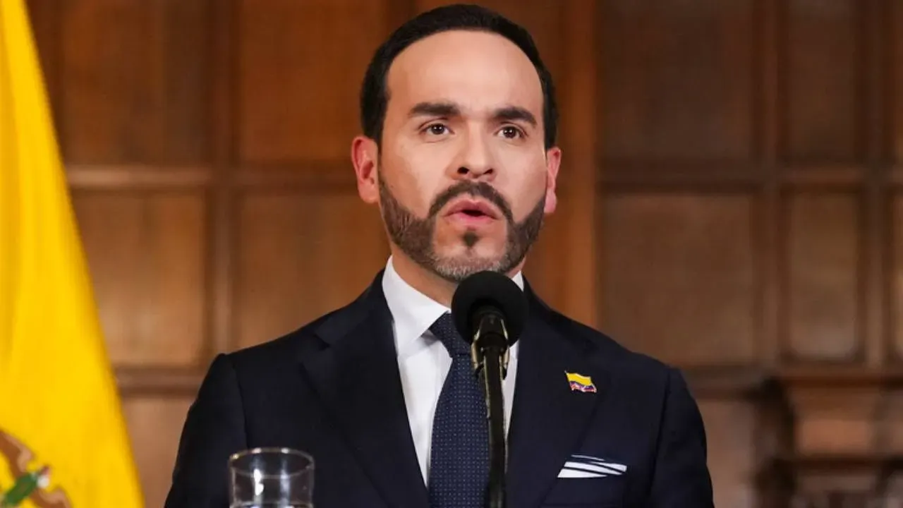 El Gobierno De la Espriella levanta la suspensión al porte de armas de fuego en Colombia