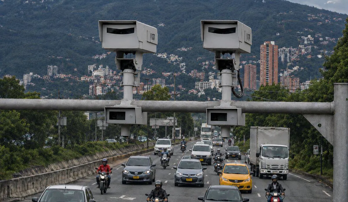 El Gobierno Nacional ordena revisar todas las cámaras de fotomulta del país
