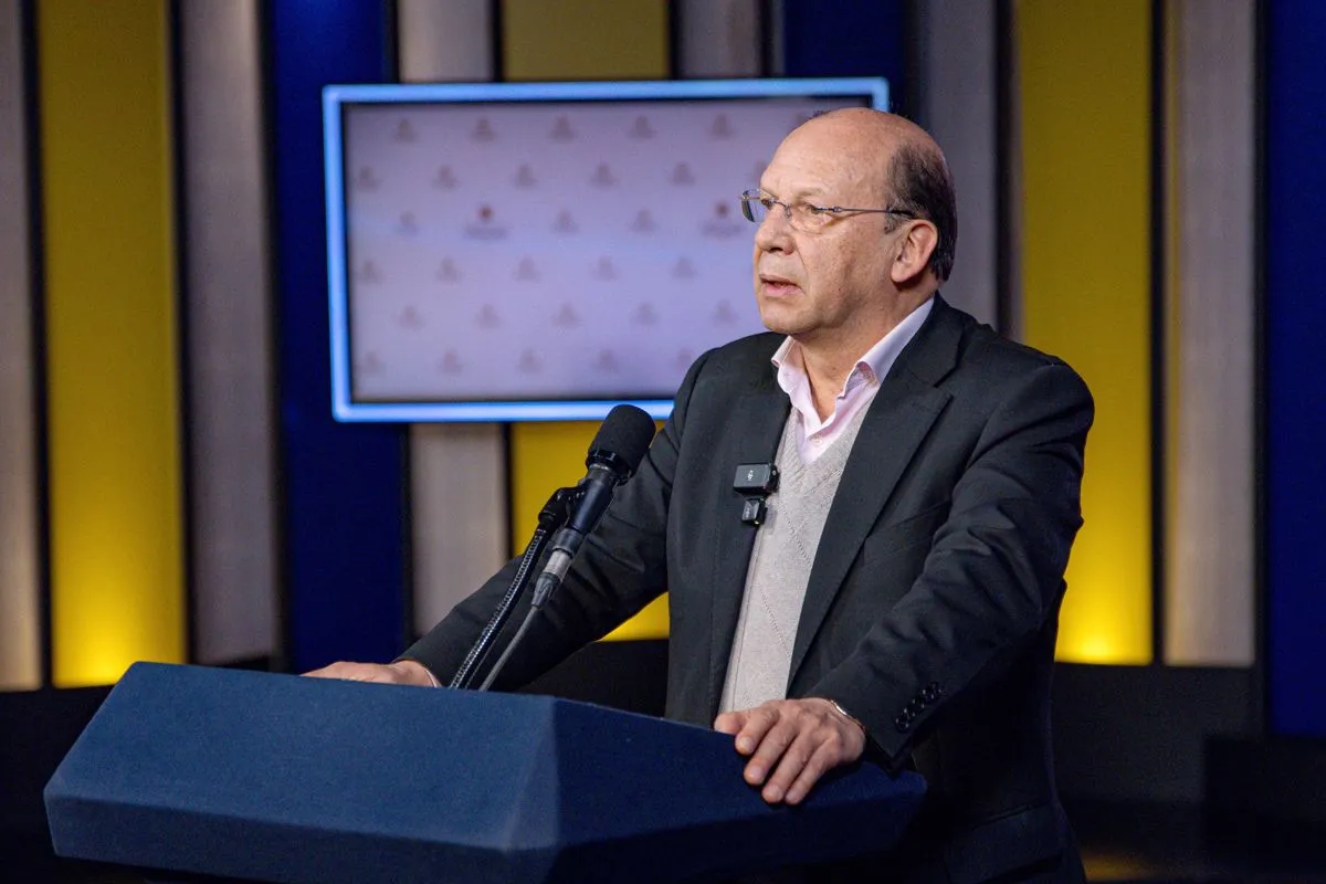 Gobierno de Petro pide al presidente electo Abelardo de la Espriella preservar los programas sociales de los últimos cuatro años