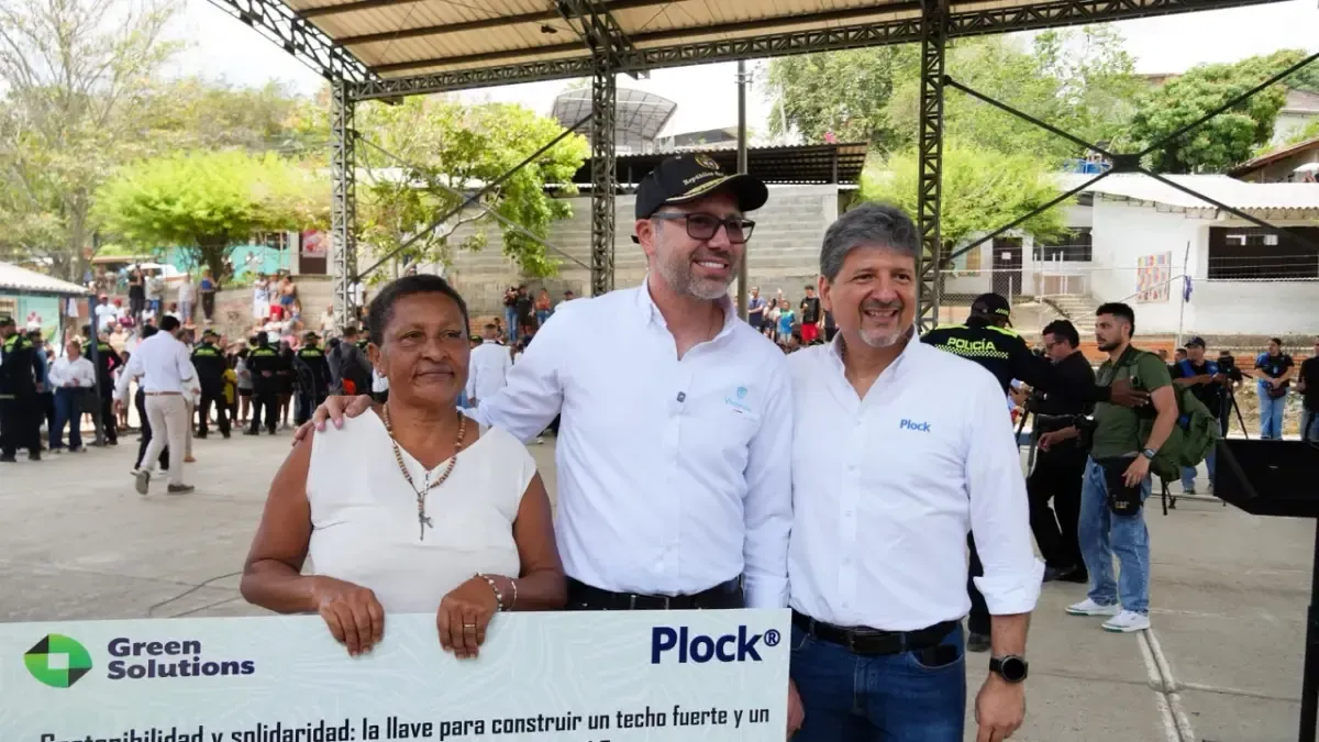 Gobierno entrega en Buga la primera vivienda definitiva para damnificados por el terremoto