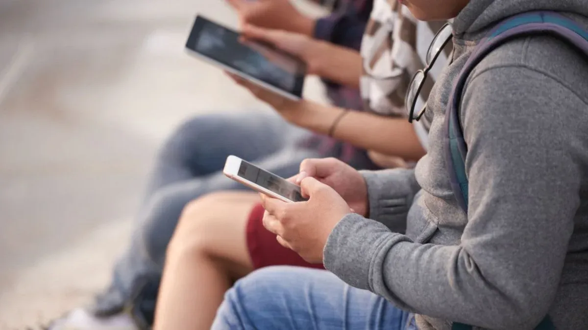 Gobierno colombiano expide decreto con nuevas reglas para proteger a menores en internet