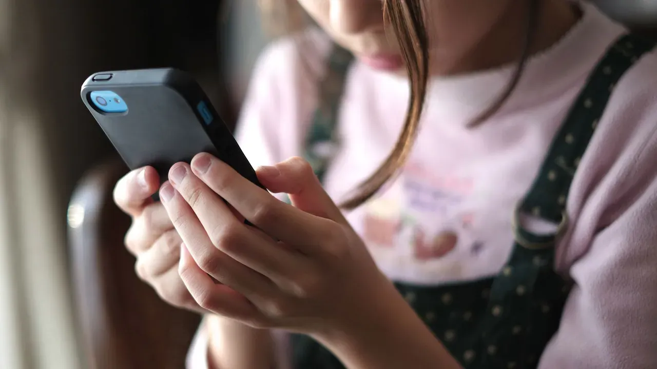 Gobierno expide decreto para entornos digitales seguros de niños y adolescentes