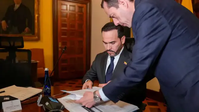 Gobierno explica por qué objetó el proyecto que prohíbe bajar requisitos en cargos públicos