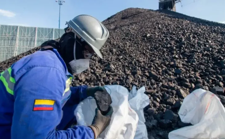 Gobierno firma decreto que reactiva la exportación de carbón a Israel