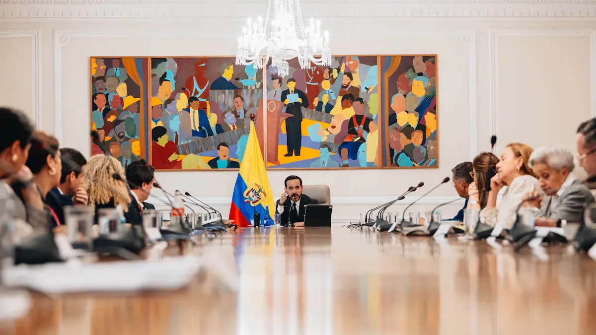 Gobierno restringe los viajes al exterior de funcionarios y exige aval de Presidencia