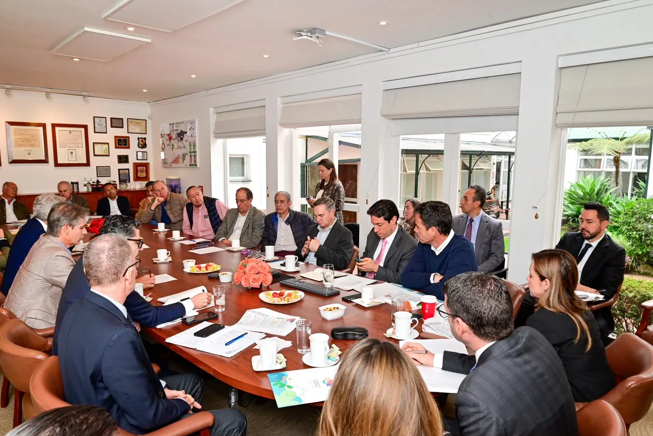 Gobierno Nacional y Asocolflores acuerdan un plan para proteger los empleos del sector floricultor