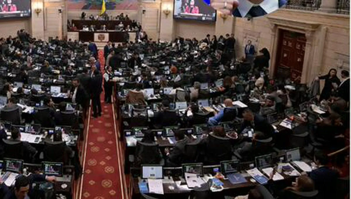 Gobierno objeta ley que protege la meritocracia en cargos públicos y reaviva el debate