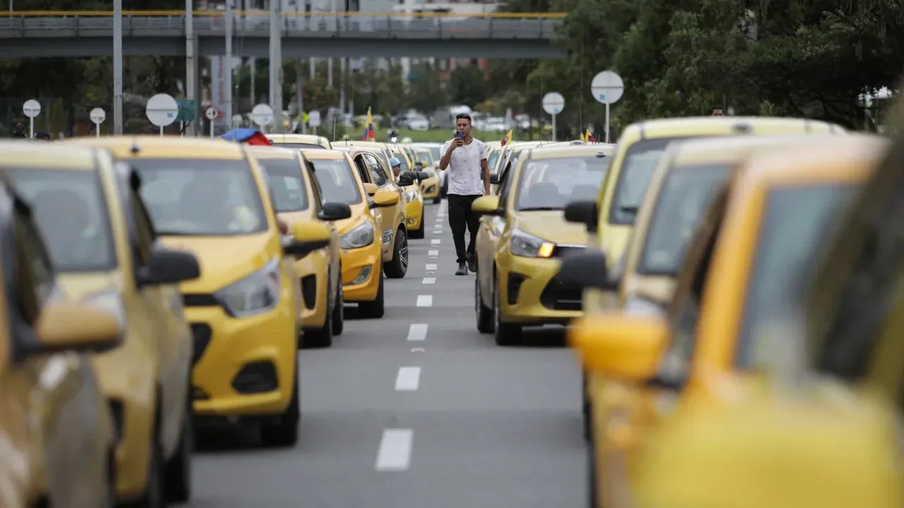 Colombia actualiza las reglas para el servicio público de taxis