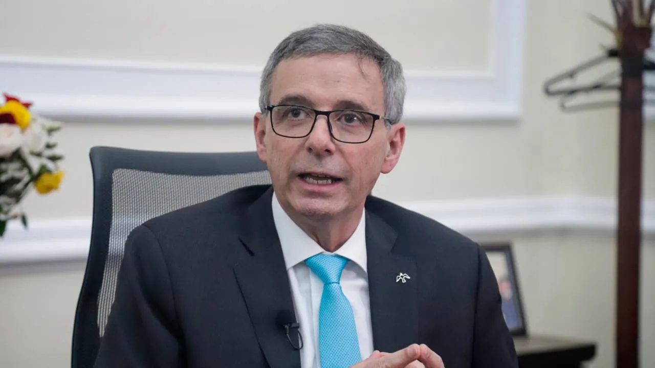 El Gobierno cierra en Nueva York su estrategia para recuperar la confianza de los mercados