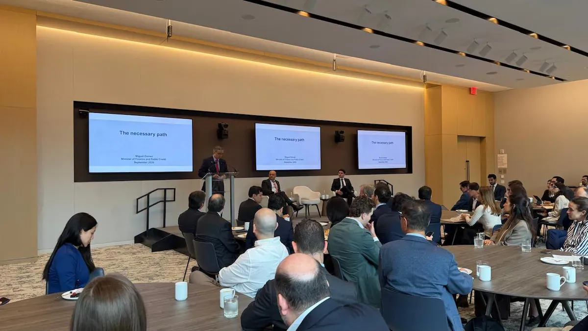 Gobierno presenta en Nueva York estrategia para recuperar confianza inversionista