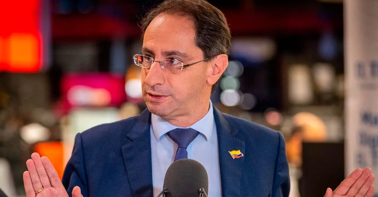 Vicepresidente Restrepo propone que fondos de pensiones financien proyectos productivos