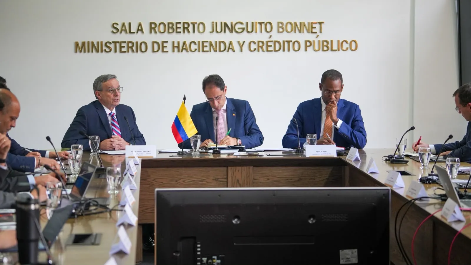 Gobierno de Abelardo de la Espriella solicitó al FMI abrir una consulta económica